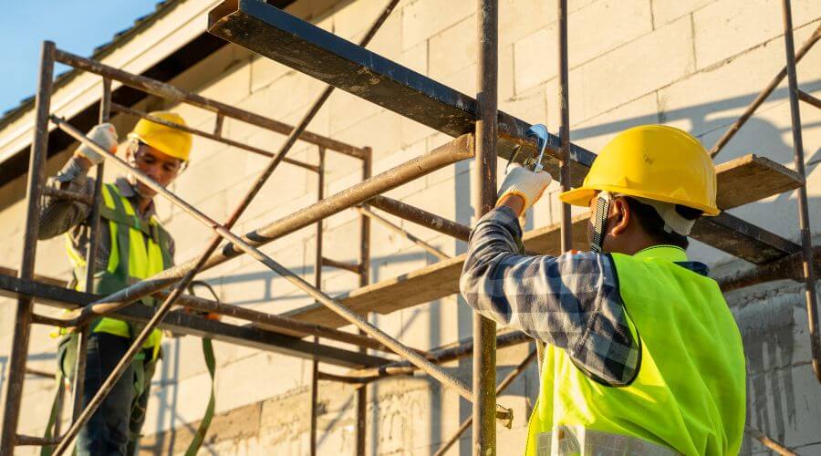 Professional gutter cleaning in Alpine, CA